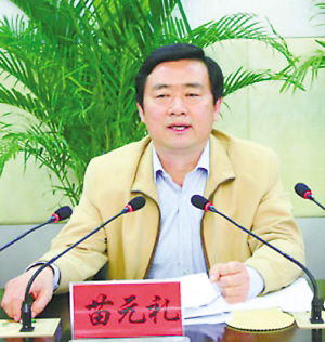 "知情人说,侦查初期,根据苗元礼自己的交代及证人提供的线索,办案人员