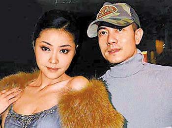 2013年,郭富城熊黛林七年情断,随后郭富城抛出"鞋不合脚"的论调:"